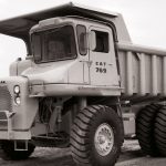 Cat-Muldenkipper-769